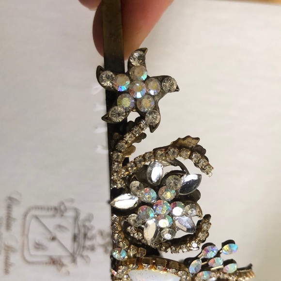 Jewel headpiece with moonstone/opalescent stone